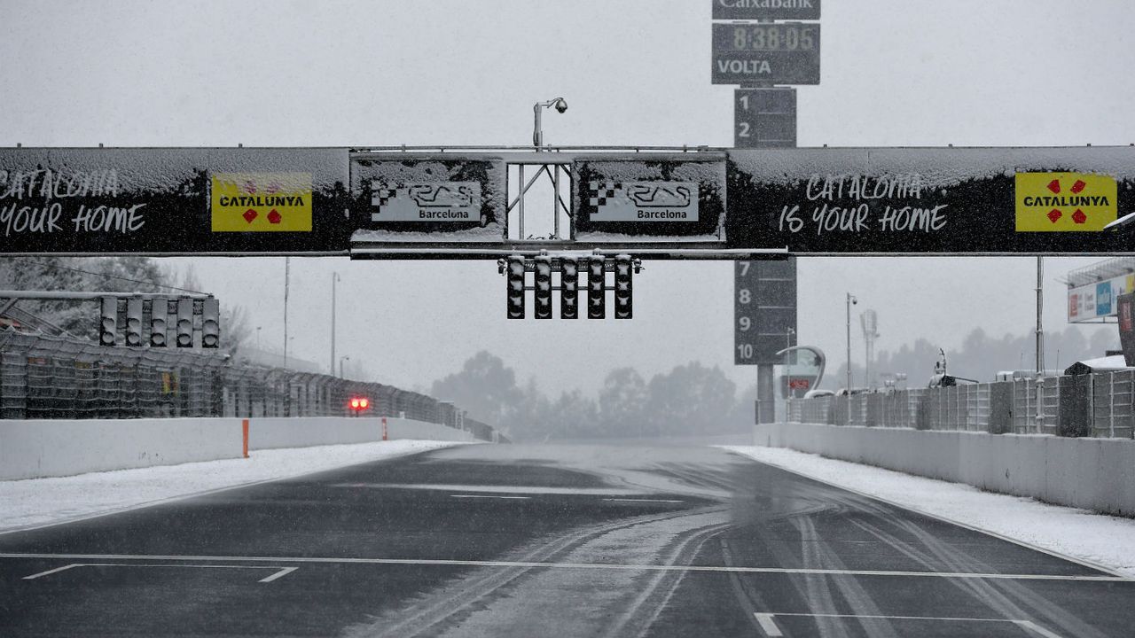 F1 testing snow Circuit de Catalunya