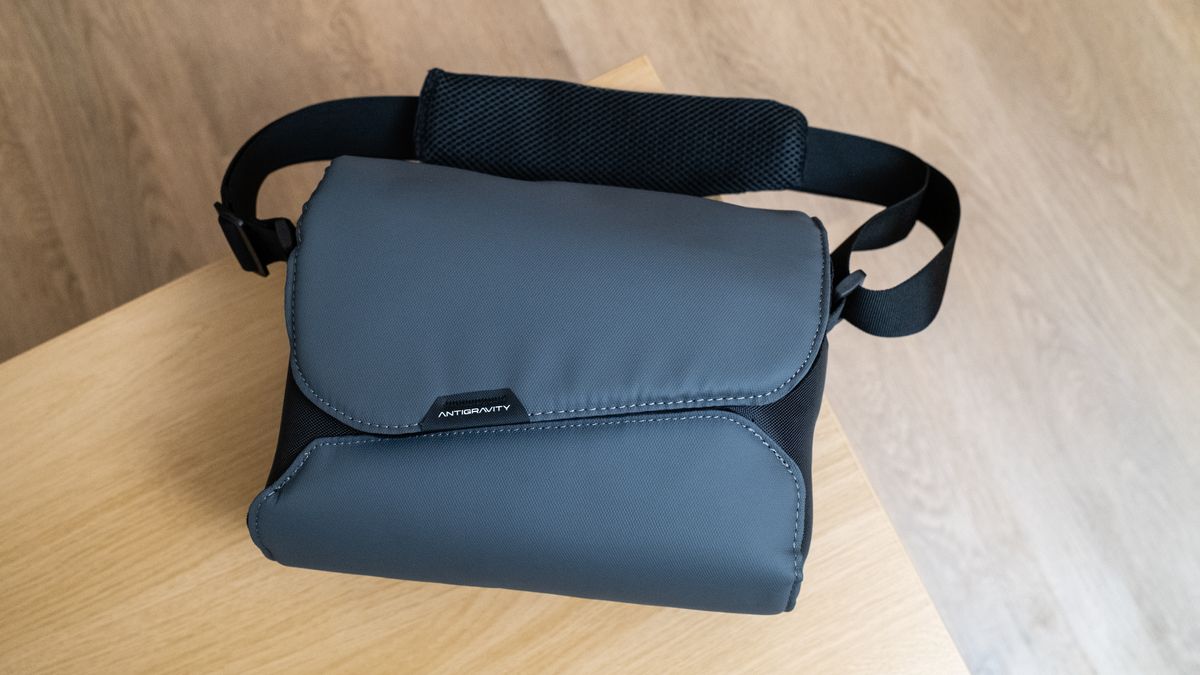 Antigravity A1 carry bag