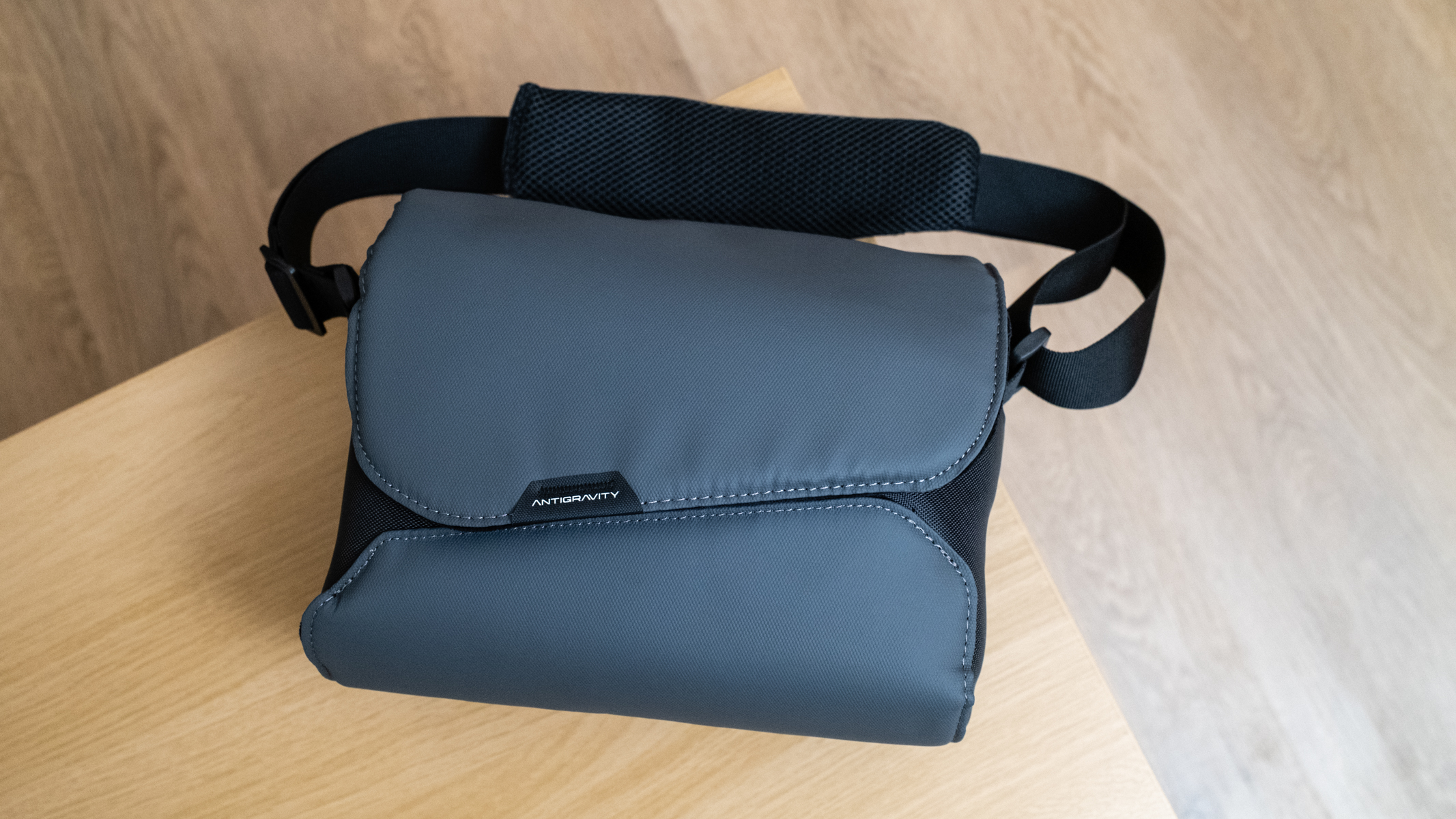 Antigravity A1 carry bag