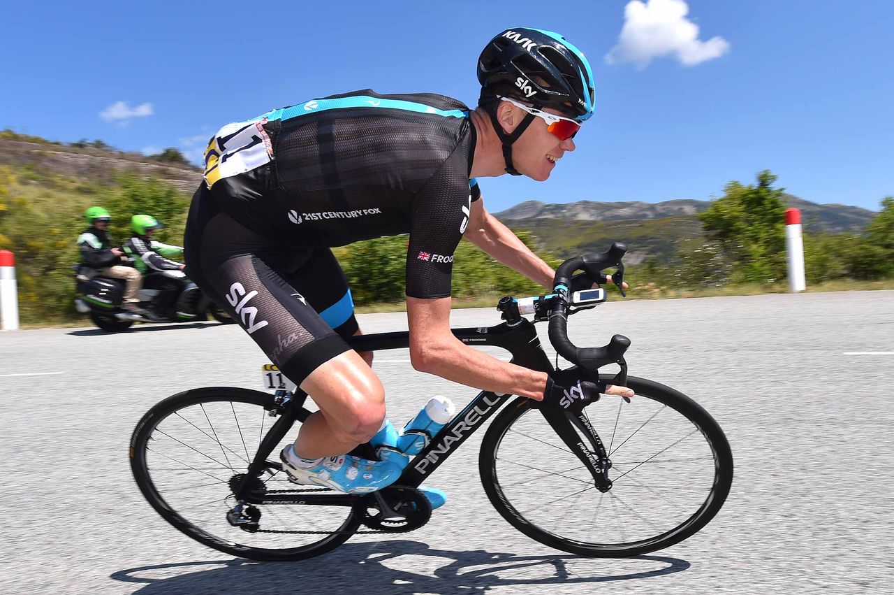 Chris Froome making hsi way down the descent
