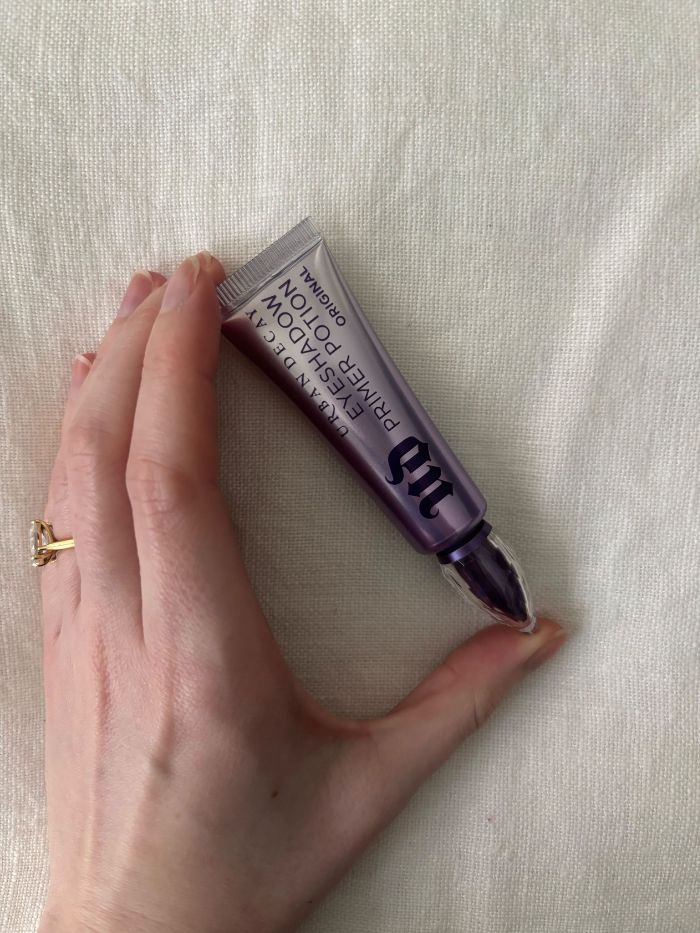 Deputy beauty editor Grace Lindsay holding the Urban Decay Eyeshadow Primer Potion