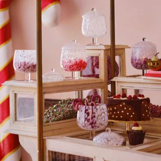 Best Christmas decor for home in pink and red colour scheme 