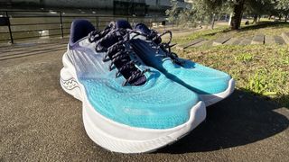 Saucony Endorphin Shift 3 road running shoes - front 3/4 view