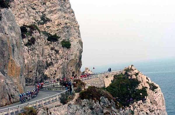 The peloton makes its way along the coastline en route to San Remo