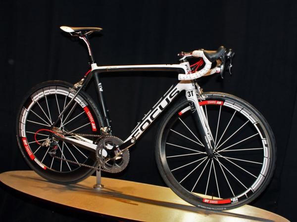 Focus's new Izalco Team HiMod frame has a target weight of 960g including paint and decals.