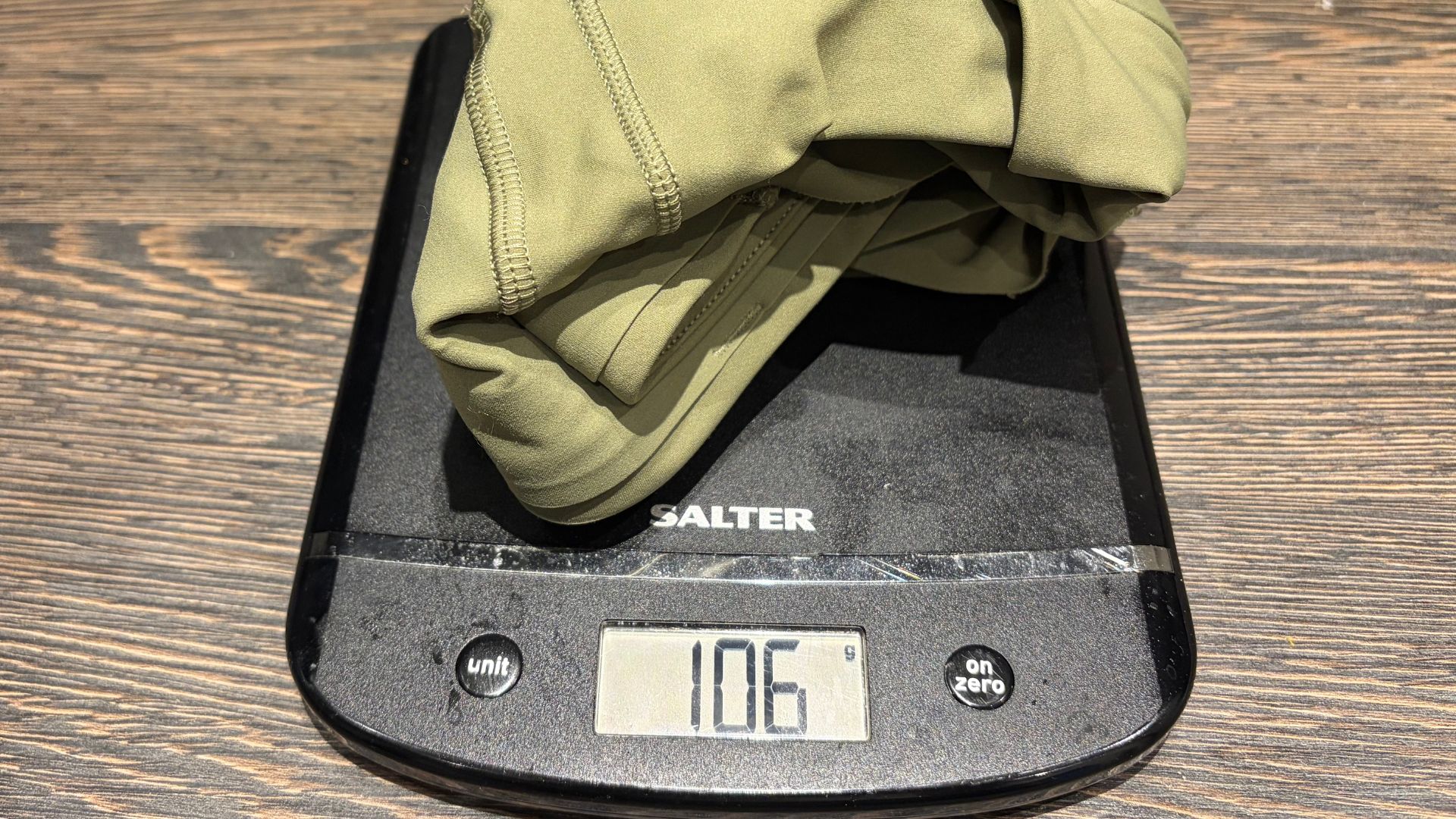 the Women's Fast and Free Short 8&amp;quot; LightSpecial Edition on a scale showing a weight of 106 grams