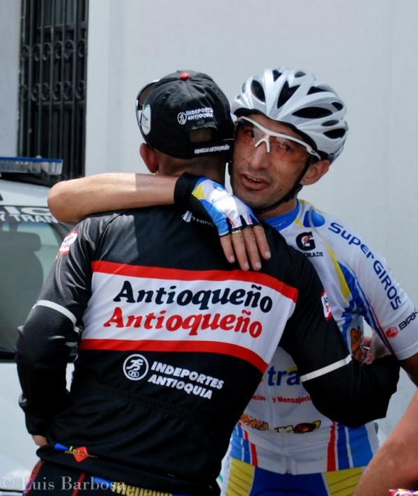 Alejandro Ramirez (Gobernacion De Antioquia Indeportes Antioquia) gets a hug