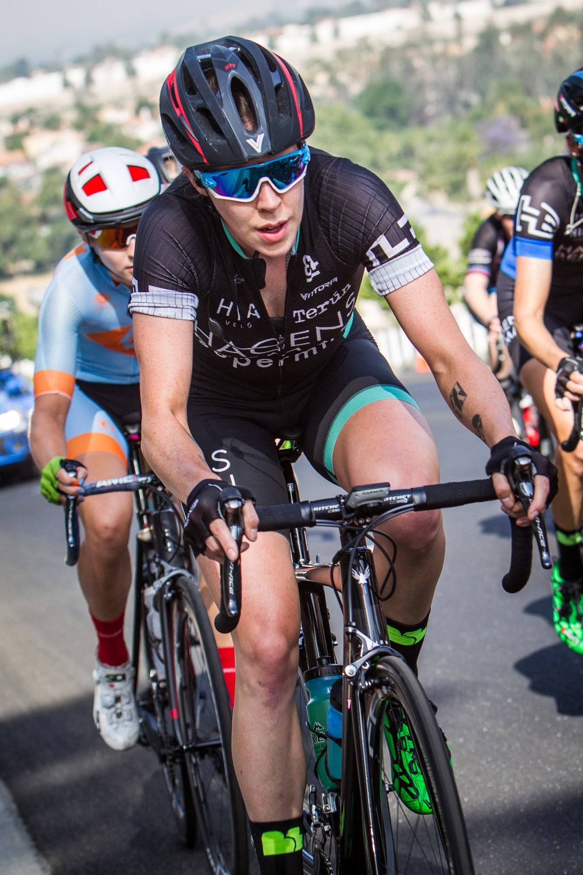 Lindsay Bayer (Hagens Berman) taking strong pulls in the break