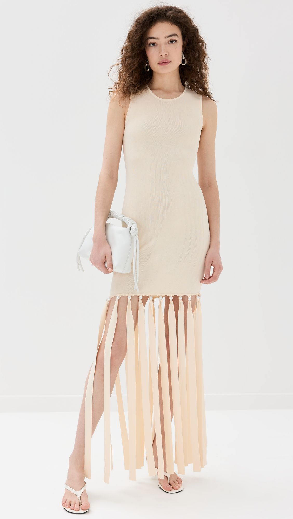 missing-image 31 قطعة أزياء مستوحاة من برادا يمكنك شراؤها لفصل الربيع