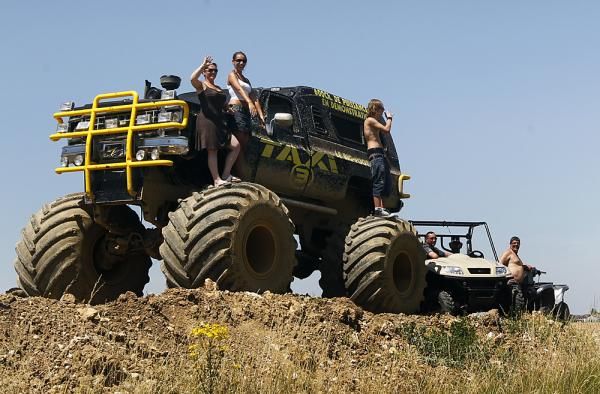 This vehicle would have no trouble on the cobbles.