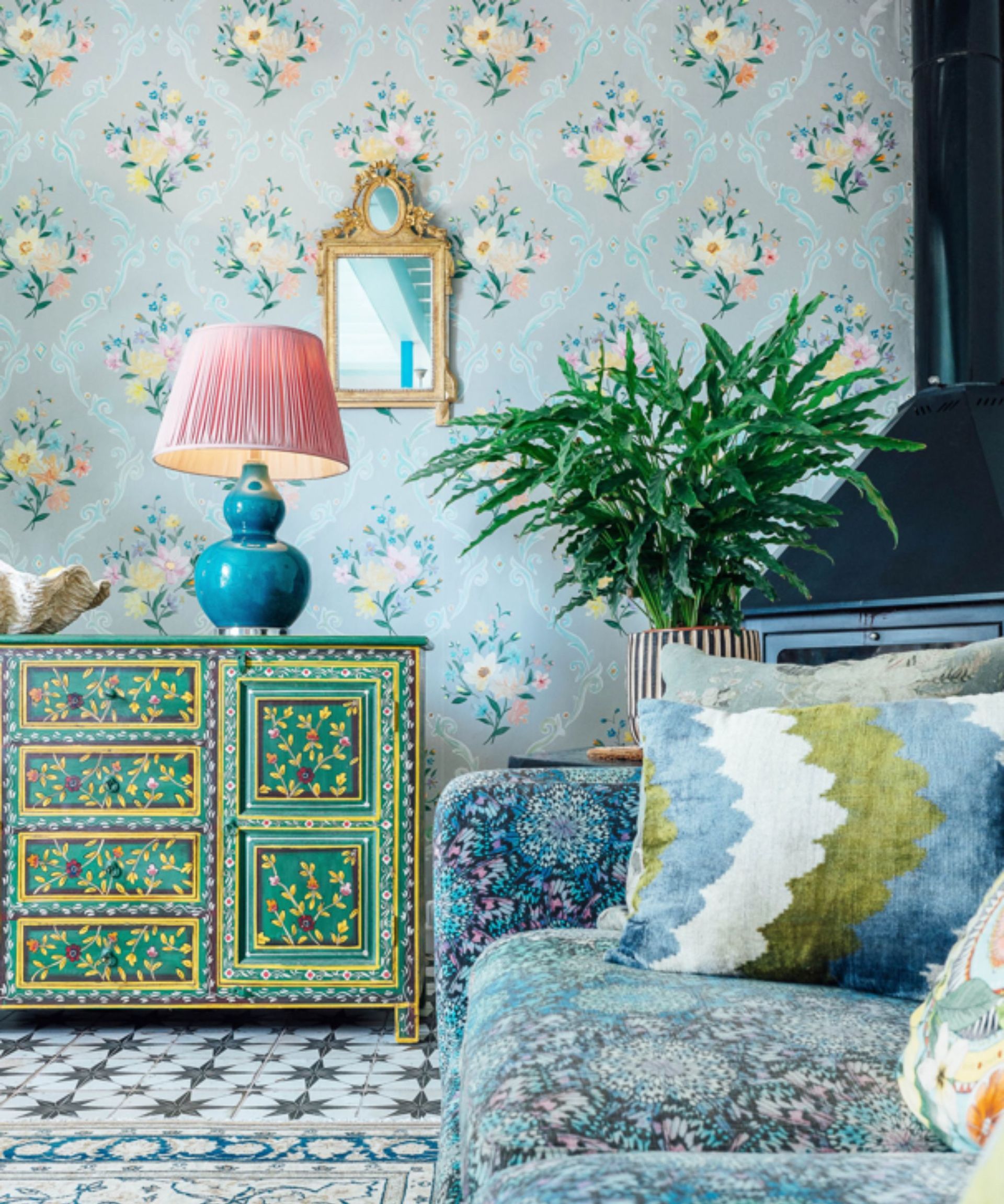 Pattern drenching in a living room