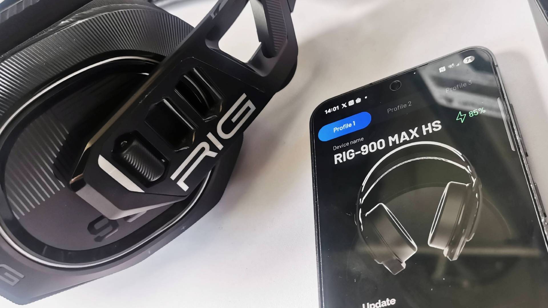 Photo of the Nacon RIG 900 Max HS gaming headset taken by writer Rosalie Newcombe.