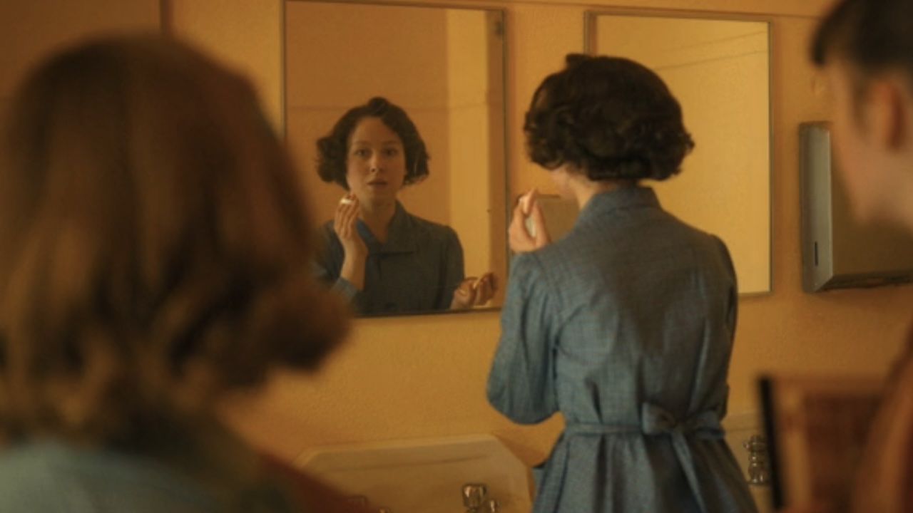 Farting girl in bathroom in IT: Welcome to Derry