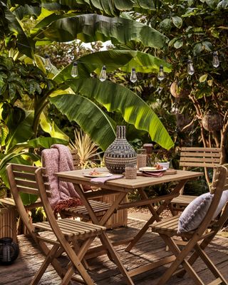 Tropical outdoor dining area