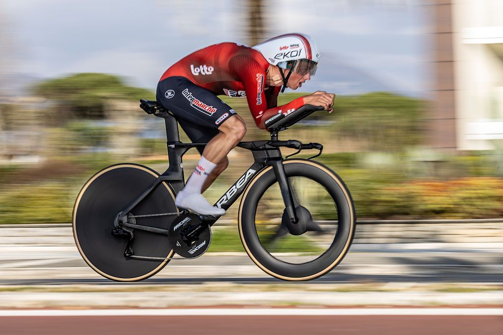 Huub Artz powers to victory ahead of Dylan van Baarle at Dutch men's national time trial championships