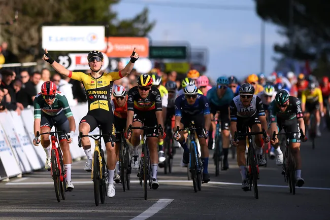 Lesultanza di Olav Kooij dopo la vittoria in volata (Image credit: Getty)