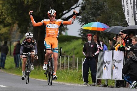 Campbell Flakemore (Genesys) wins ahead of Bradley Linfield (Plan B Racing)