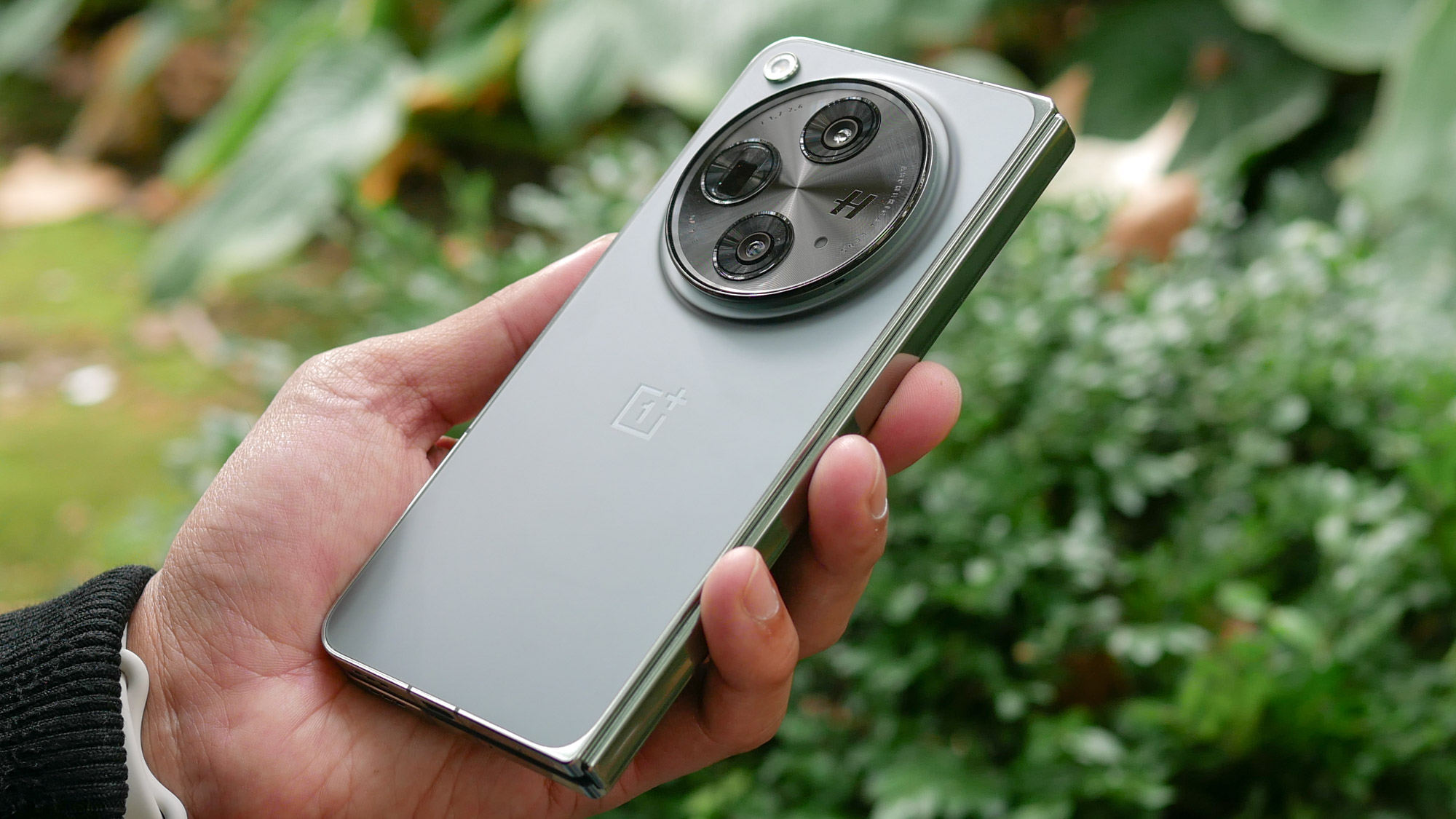 OnePlus 11 Pro potentially set to sport better camera hardware than the  Xiaomi 12S Ultra -  News