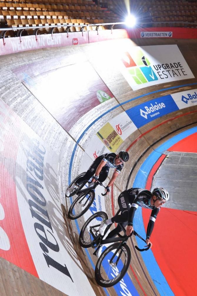 Iljo Keisse and Mark Cavendish following the blue line round the track