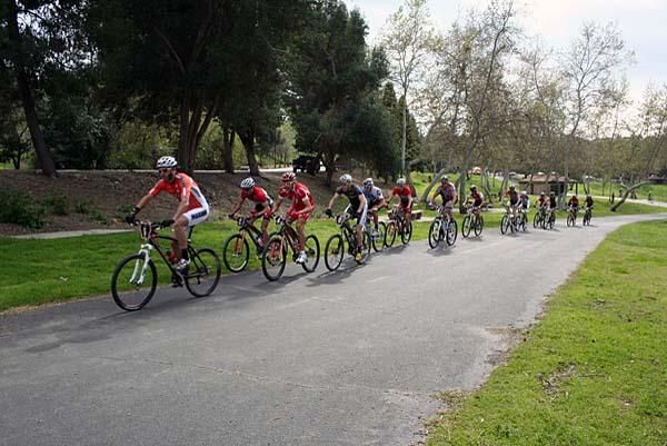 The men's cross country field was in paceline mode.