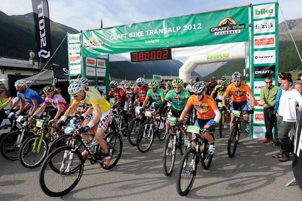 The leaders roll out for stage 6