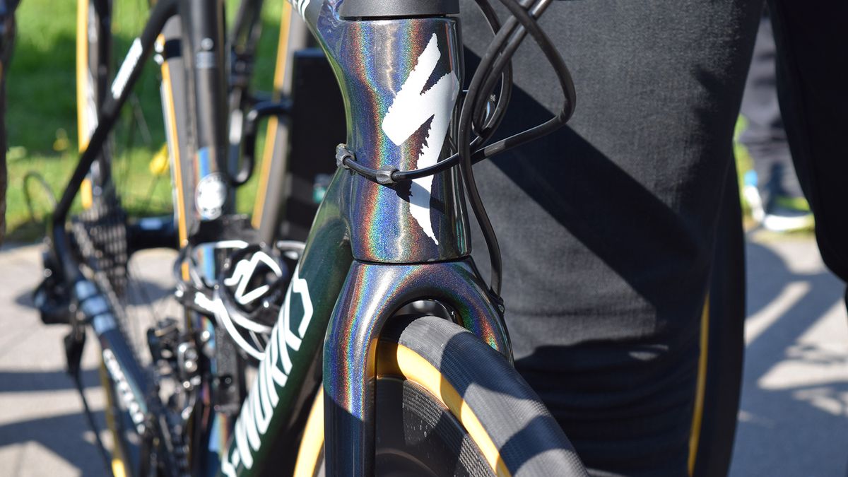 A mechanical groupset means extra cables at the front end of the bike, which are routed internally through the down tube
