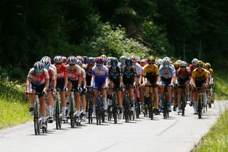 The peloton racing Tour de Suisse Women in 2022