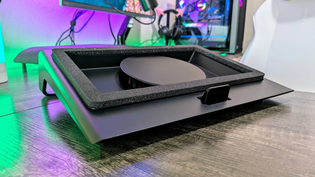 その他 Razer Laptop Cooling Pad Razer Laptop Cooling Pad review: Loud and expensive, but it