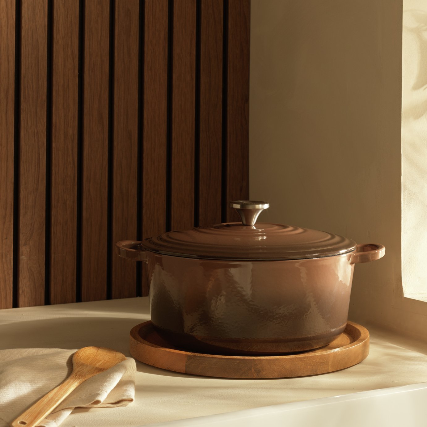 Habitat 5.3 Litre Cast Iron Casserole Dish - Chocolate