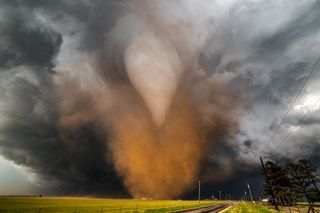 Photography competition celebrates storm chasing