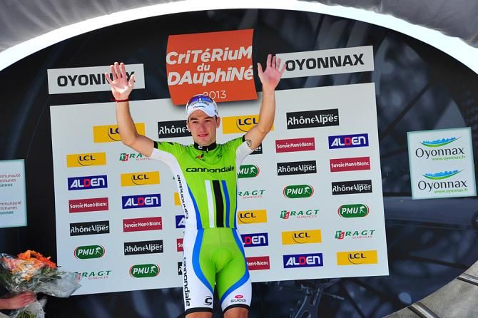 Elia Viviani (Cannondale) steps onto the stage winner's podium in Oyonnax