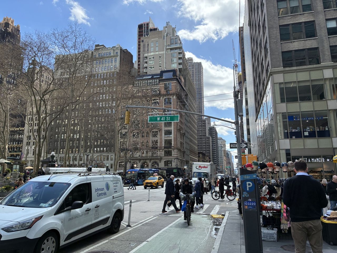 Apple iPhone 16e dynamic range sample.
