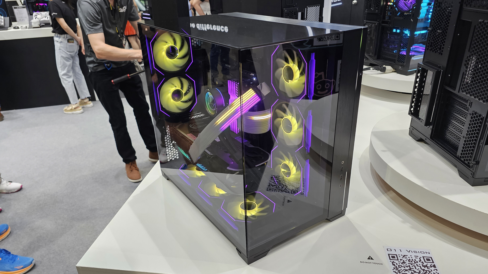 Lian Li Debuts Cases With Glass on Many Sides, Case Fan with Screen ...