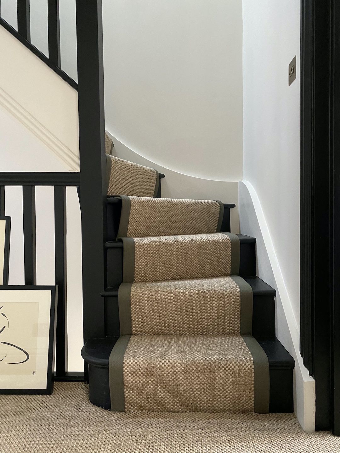 staircase ideas: sisal stair runner with border