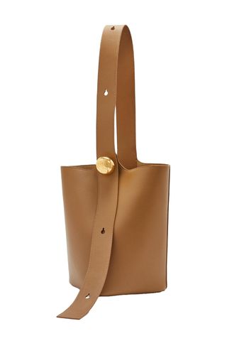 Medium Pebble Bucket in Mellow Calfskin