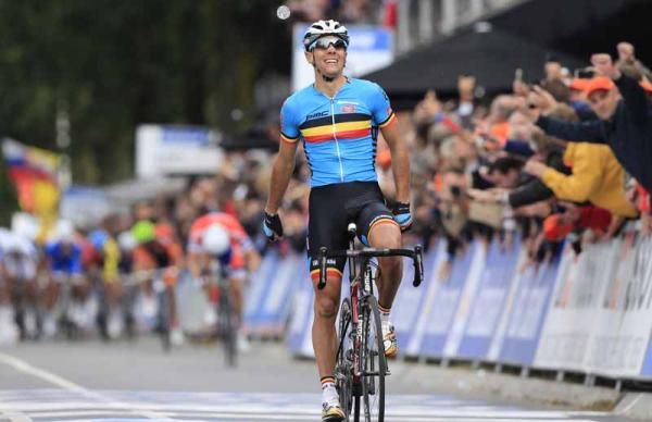 Philippe Gilbert (Belgium) wins the 2012 Worlds after attacking on the Cauberg