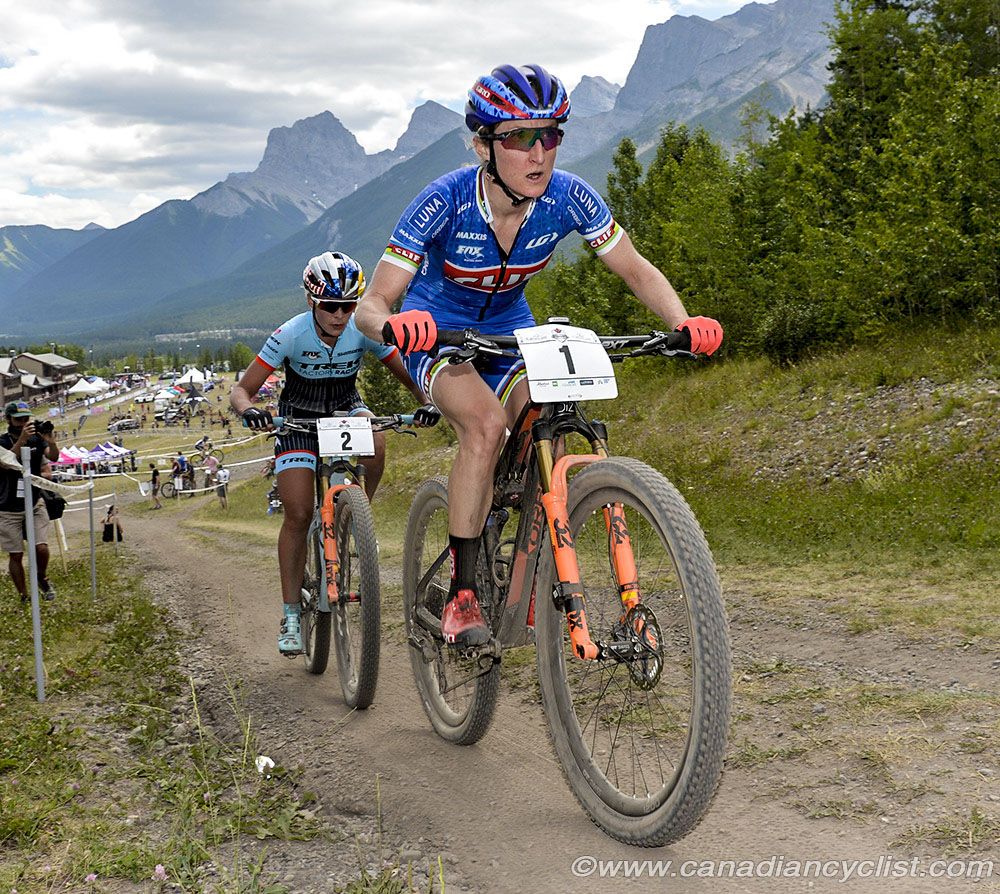 Catharine Pendrel (Clif Pro Team) and Emily Batty (Trek Factory Racing)