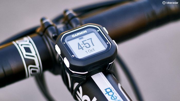 Attachment is via Garmin's usual quarter-turn mounting system