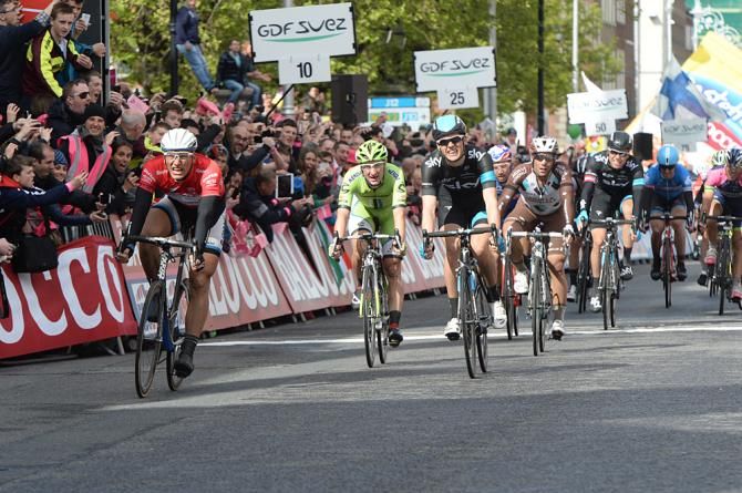 Marcel Kittel (Giant-Shimano) speeds past to take the stage