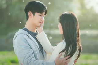 Kim Soo-hyun and Kim Ji-won in Netflix k-drama 'Queen of Tears'