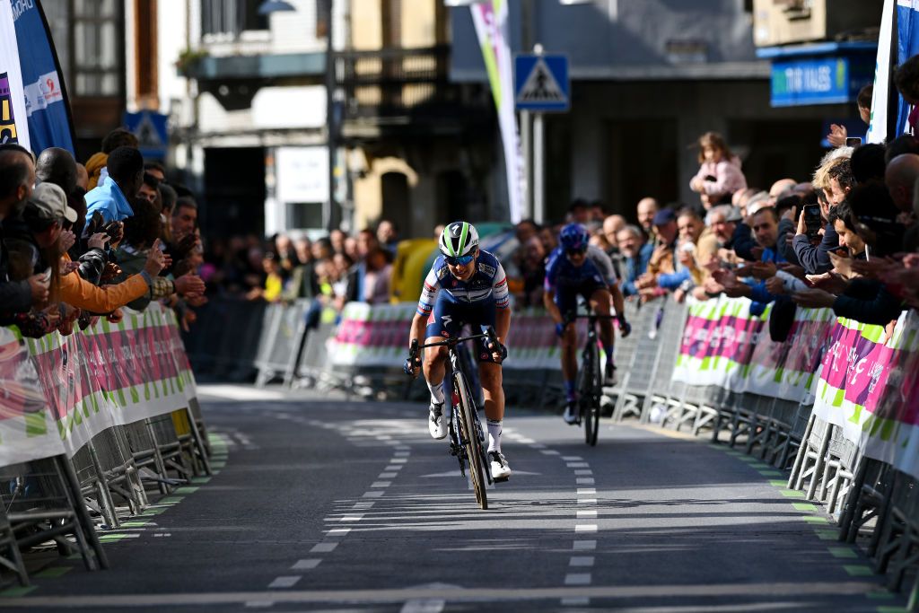 DURANGO SPAIN MAY 16 Ashleigh Moolman of South Africa and Team AG Insurance Soudal QuickStep sprints at finish line to win the 22nd Durango Durango Emakumeen Saria 2023 a 113km one day race from Durango to Durango on May 16 2023 in Durango Spain Photo by Dario BelingheriGetty Images