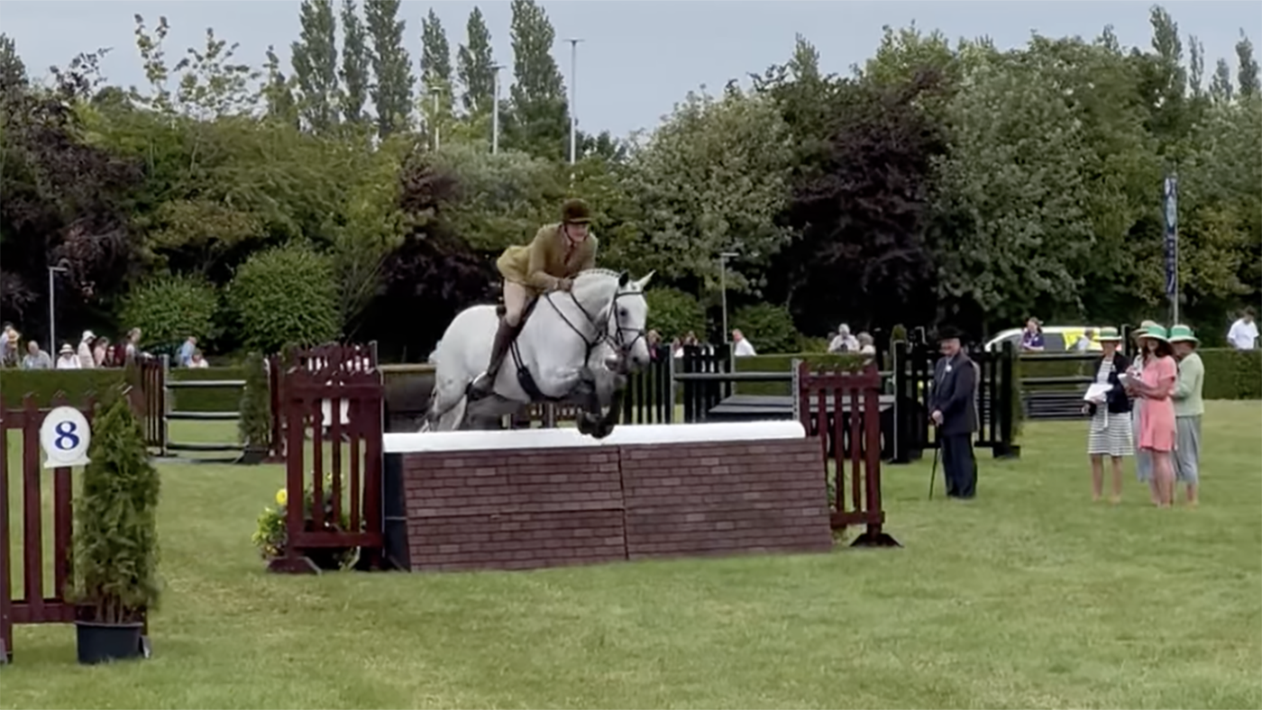 William Pittendrigh loses stirrup