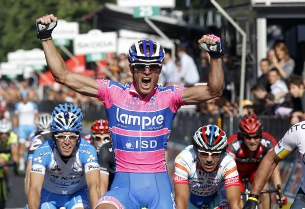 Alessandro Petacchi takes the stage win