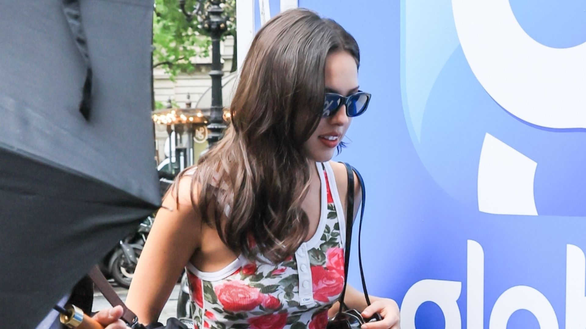 An image of Olivia Rodrigo wearing cigarette jeans with pointed-toe heels whilst in London. 