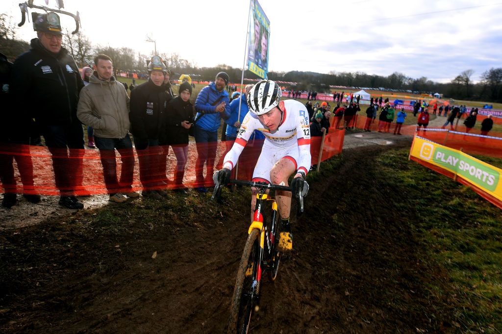 Aerts digs in