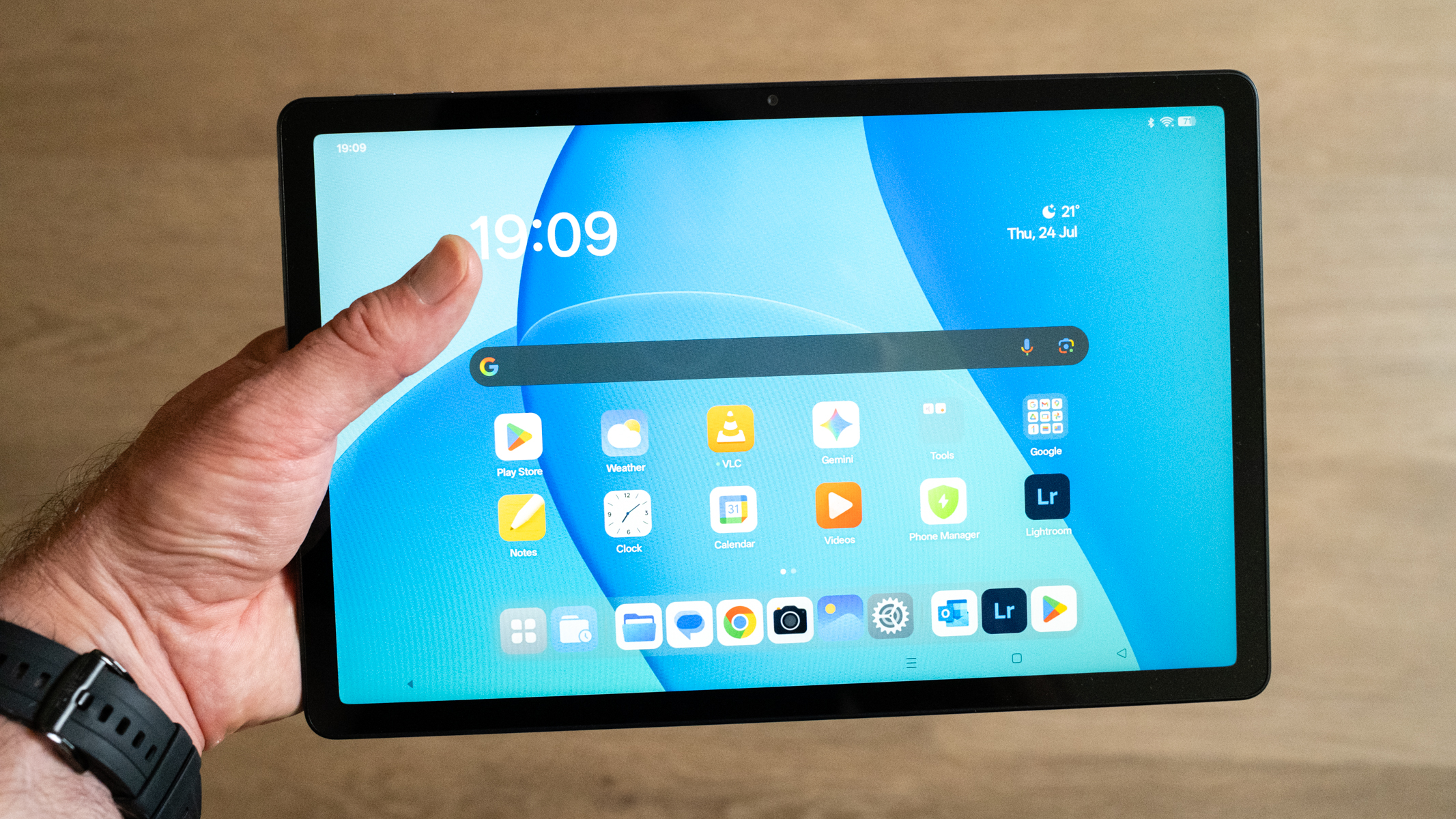 Oppo Pad SE being held in a hand