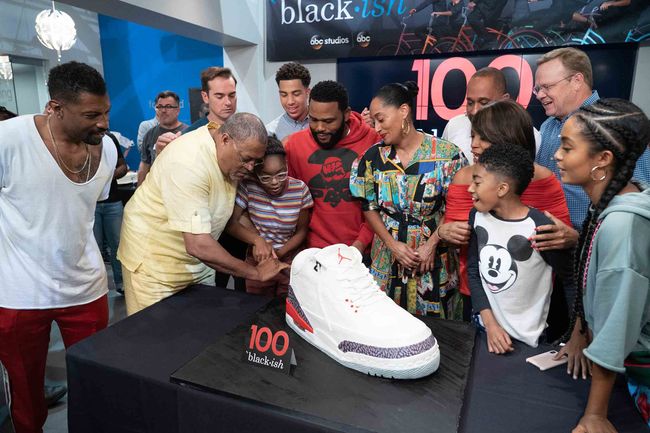 Schmooze-A-blackish-100