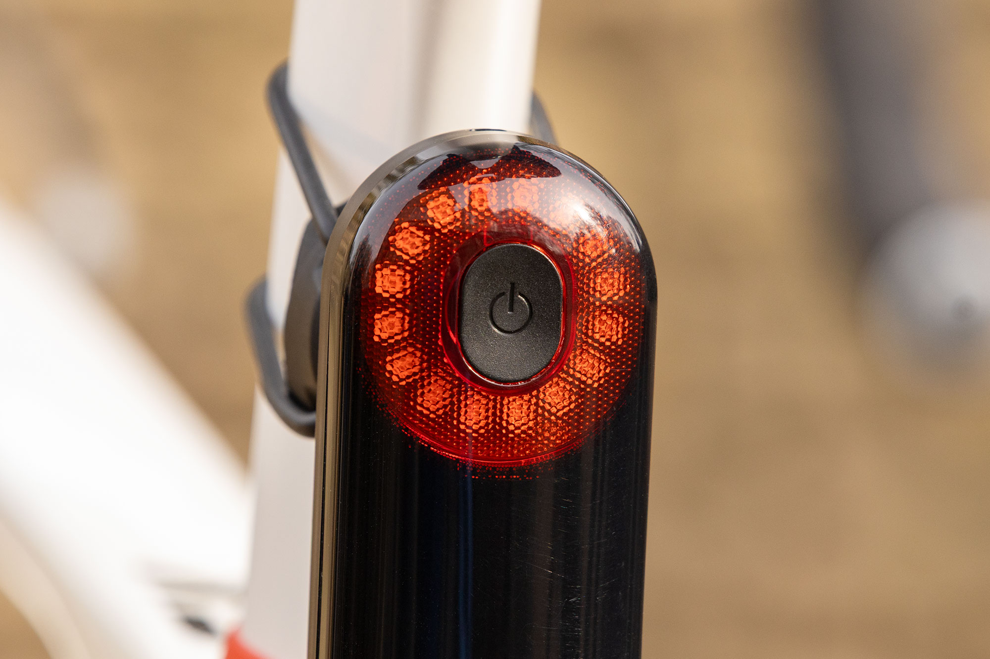 Magene L508, showing detail of light and large power button