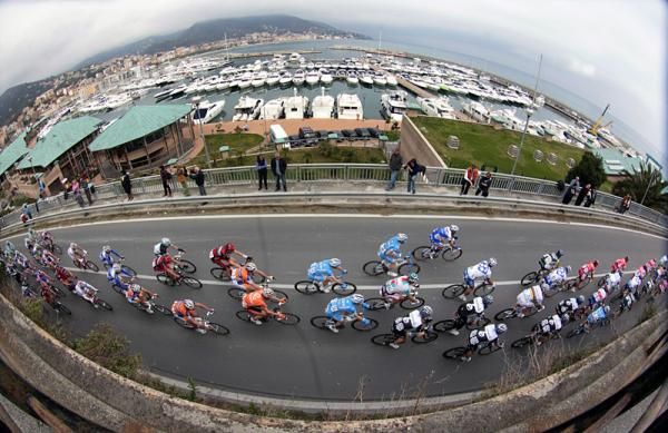 The 2011 Milan-San Remo peloton.