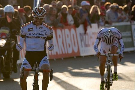 Hardy celebrates after defeating Koretzky